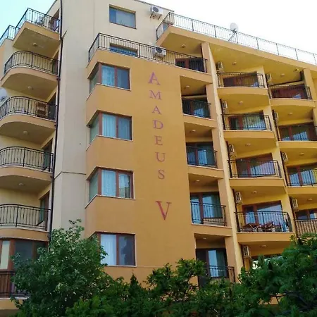 Modern 1 Bedroom In Amadeus 5 アパート